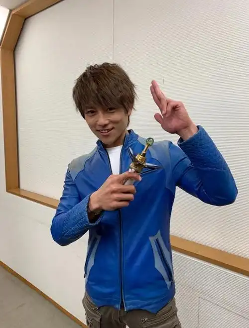 杉浦太阳女装大佬照片集锦 他打人事件是怎么回事