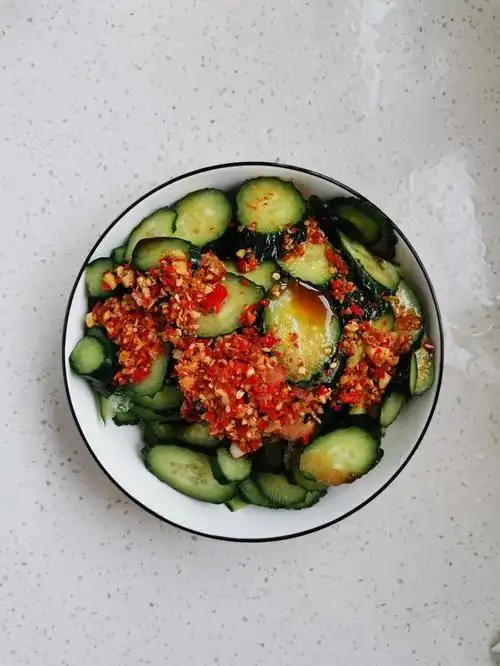 夏天必备凉菜之辣味凉拌黄瓜
