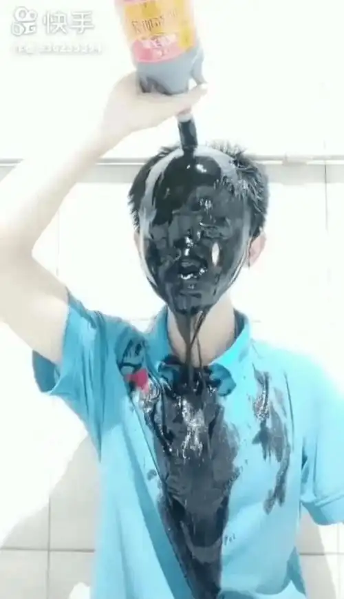 我潜入小学生黑化家族群发现中二病低龄化的秘密