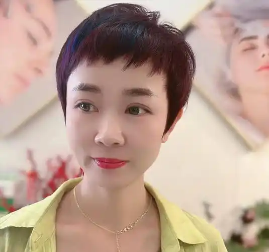 50岁女人的发型"宜短不宜长",不信看这10款短发,洋气又显年轻_头发