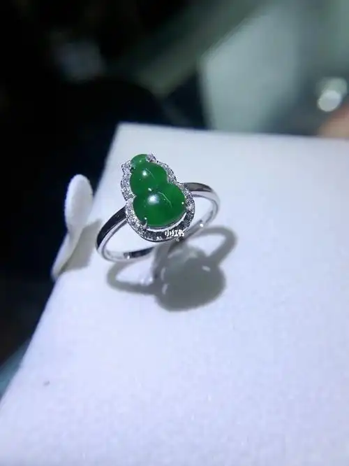 18k金镶嵌葫芦戒指