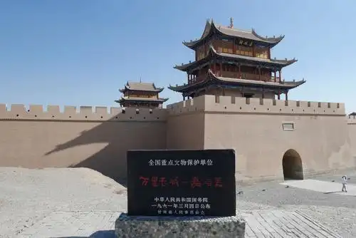 嘉峪关是世界文化遗产,国家aaaaa级旅游景区,全国重点文物