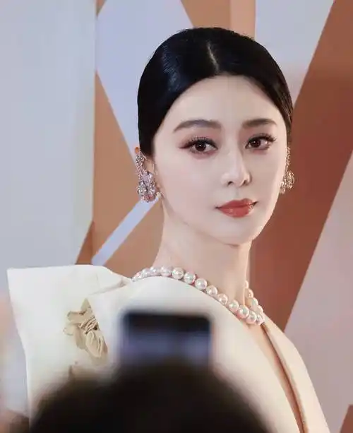 当赵丽颖,蒋勤勤和范冰冰同台,我终于明白,颜值在气质面前不值一提