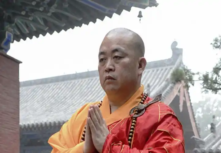 纪实:方丈自称月薪700,却身穿16万袈裟开18家公司,钱哪来的?