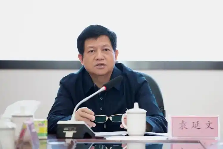 人,曾任衡阳市委常委,衡东县委书记,衡阳市委常委,耒阳市委书记等职