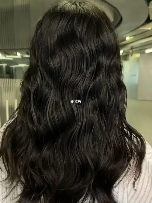 北京三里屯@楚皓爱烫头老师根据脸型发量设计发型 擅长法式烫发