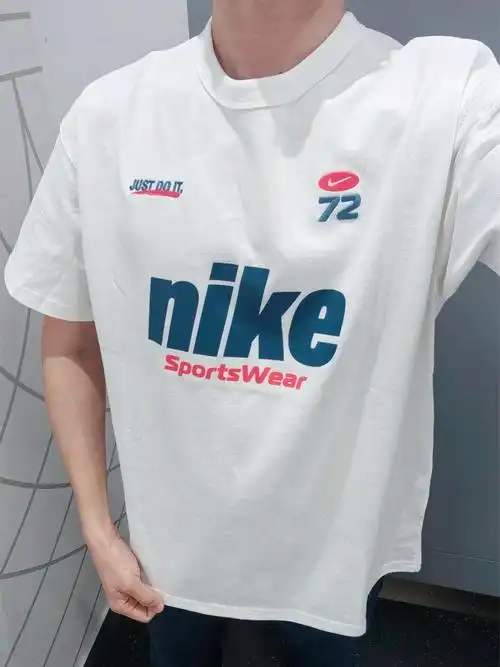 宽松的nike耐克短袖