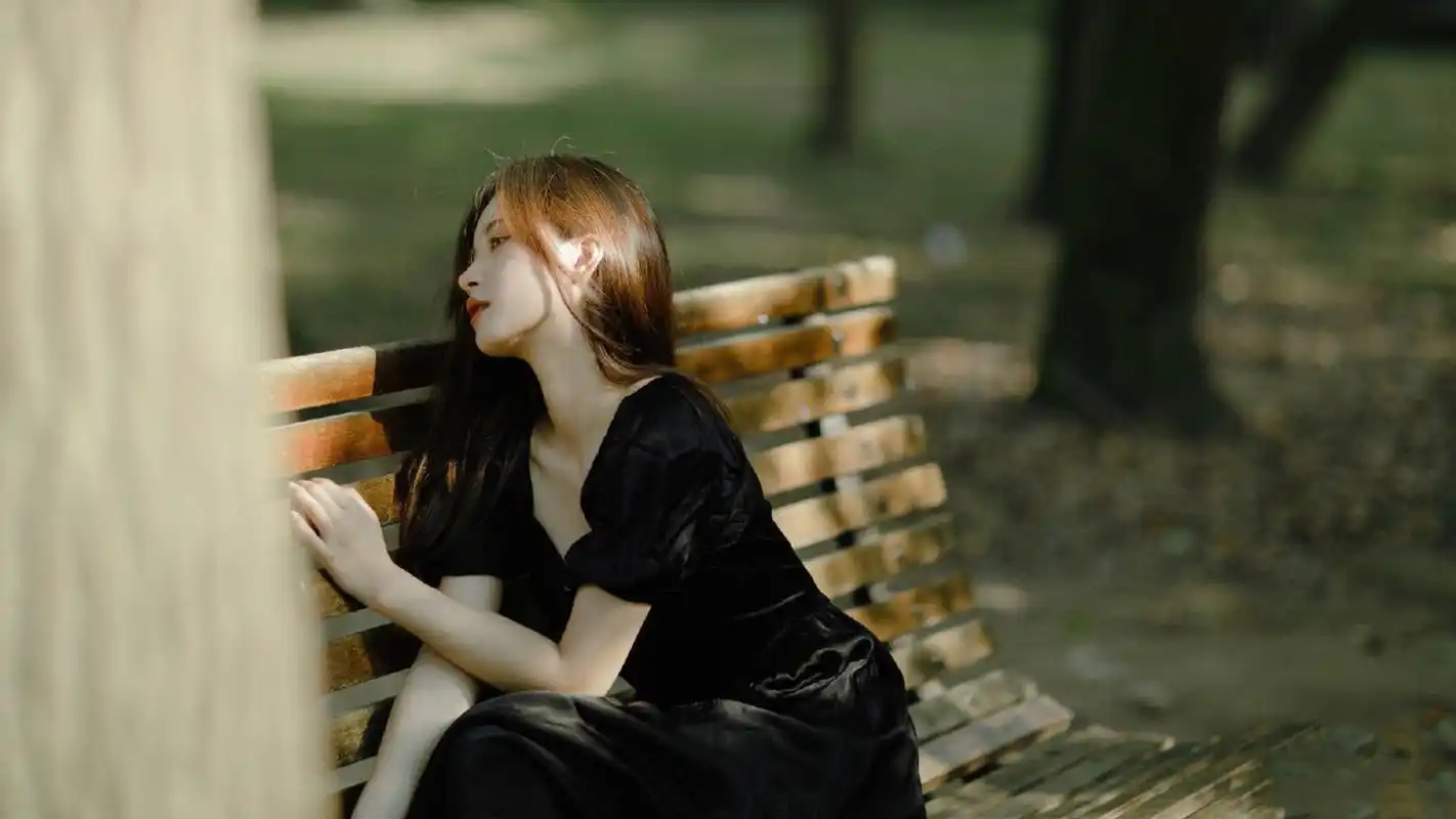 森林仙气美女高清桌面壁纸