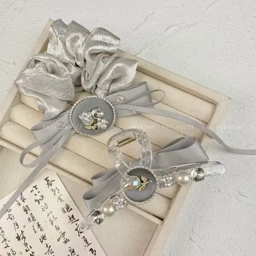 银色系小众发饰后脑勺盘发鲨鱼夹花朵高级感织带低马尾发绳头花女