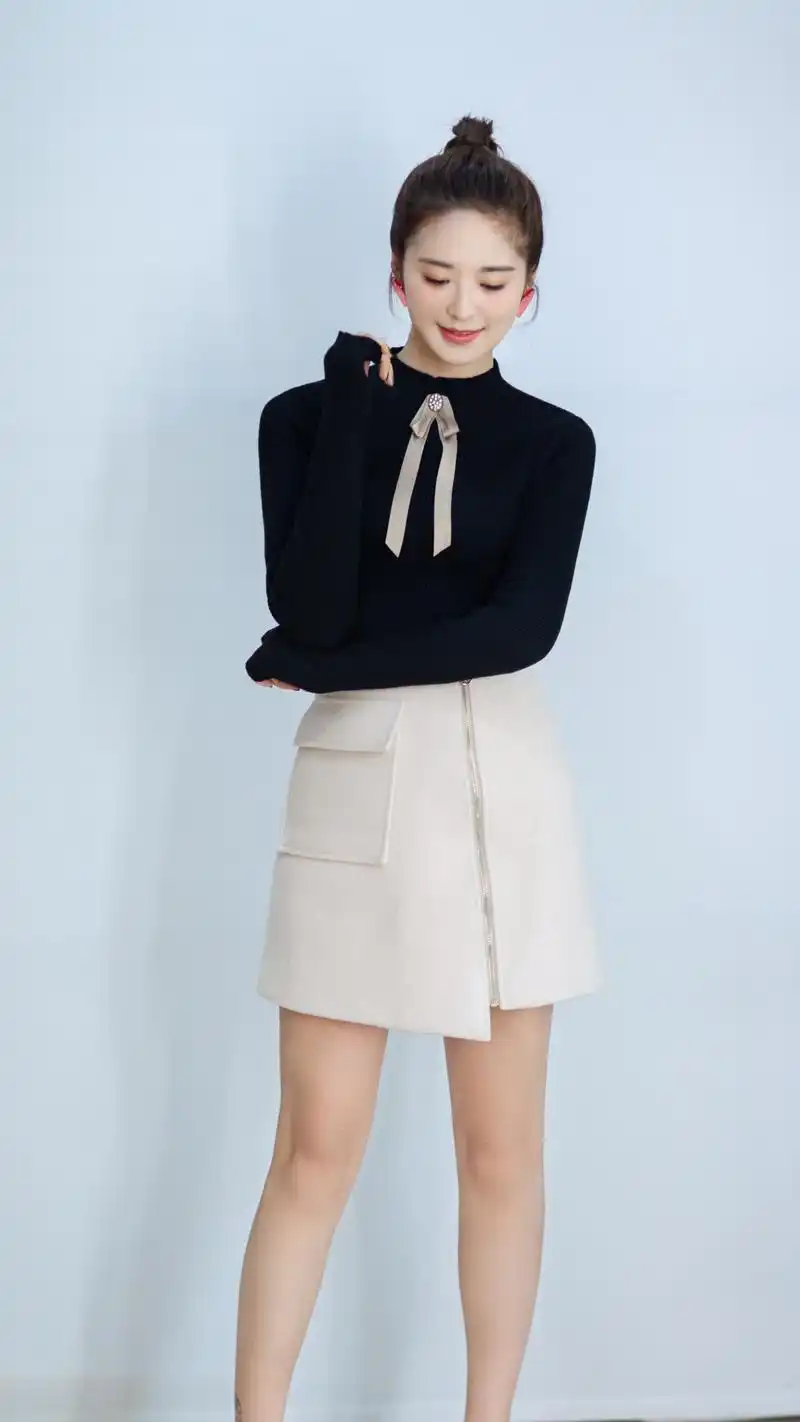 美女主持刘烨:顶尖的颜值和气质,可清新可御姐,迷人至极