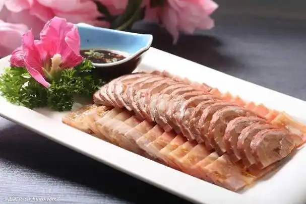 罗汉肚,紧固不散,光泽透明,口感咸鲜,酱香醇厚,软嫩醇香!