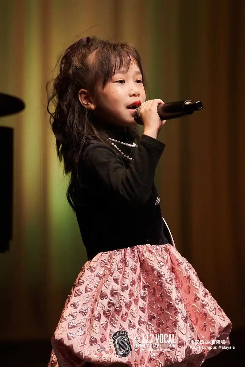 真帅90#爱唱歌的小女孩 #少儿声乐 #萌娃唱歌 #骗你生女 - 抖音