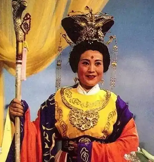 王凤霞,是迄今戏曲,影视铁扇公主最好的扮演者. 王母娘娘(万馥香)