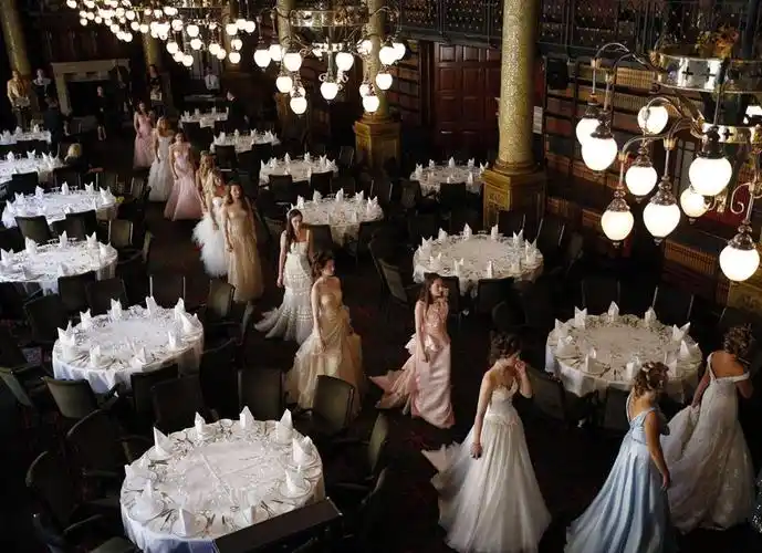 英国慈善晚会的背后是一场持续了两百多年的相亲舞会