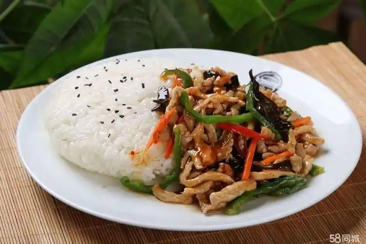 香干小炒肉盖浇饭图片