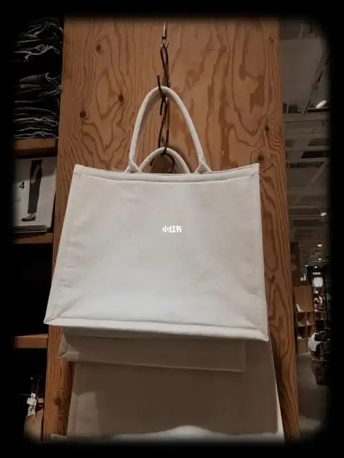 muji 无印良品新的帆布包,面料软软的,很舒服 之前买的麻布那款太扎了