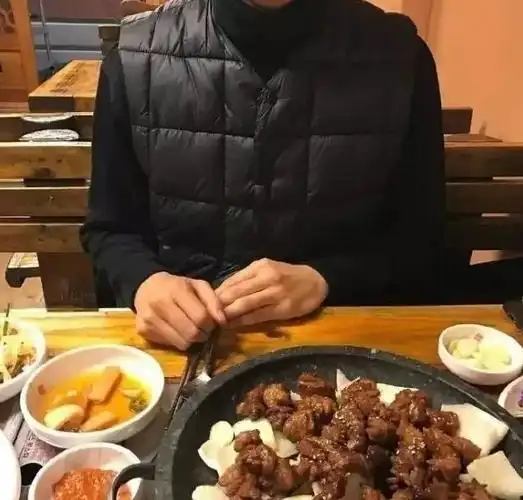 来自一位母亲的劝告:吃饭时有这"3举动"的男生,再帅也不能嫁!