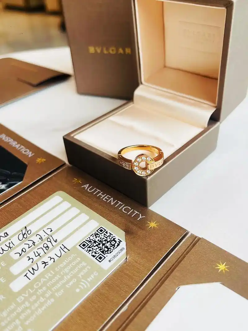 宝格丽 bvlgari玫瑰金铜钱镶钻戒指,2022年