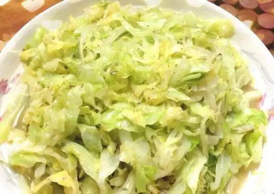 美食推荐清炒包菜红烧鱼头糖醋鱿鱼双芥烩牛肉的做法