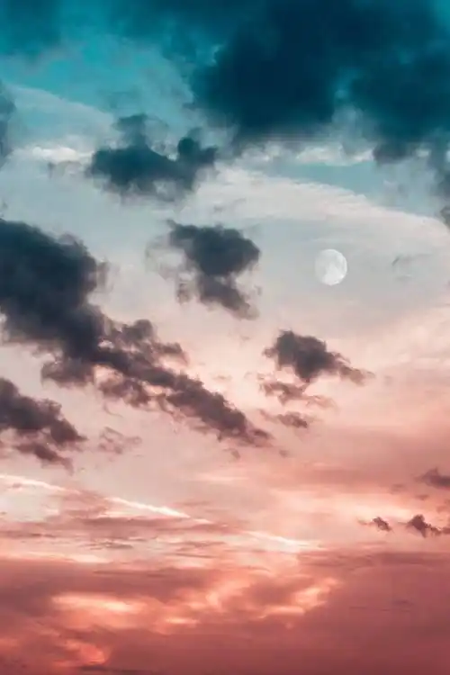 傍晚时分的天空美景图片