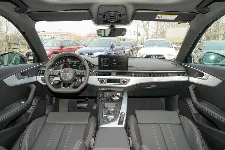 2022款 奥迪a4l 40 tfsi 豪华动感型内饰
