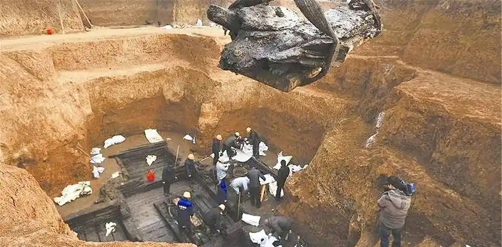 河南出土关羽墓,千年青龙偃月刀吹发可断,关羽真正墓地是哪个?