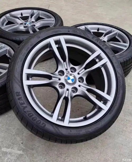 宝马3系18寸原厂轮毂轮胎一套