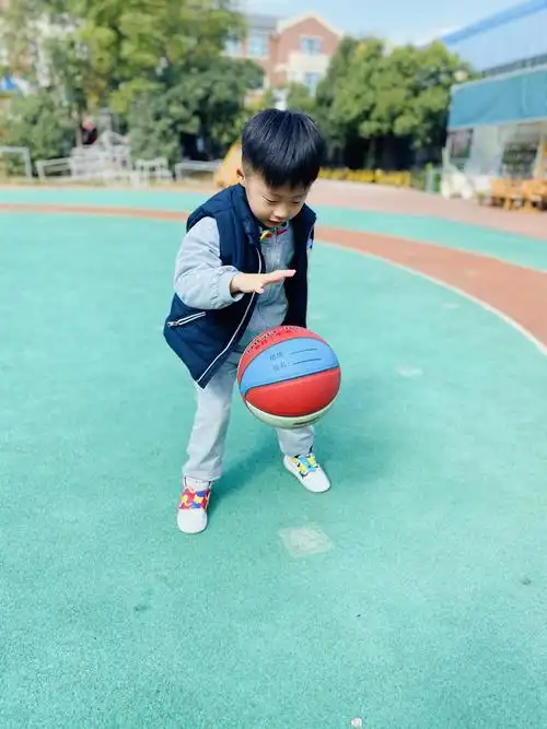 拍篮球对幼儿身体的好处