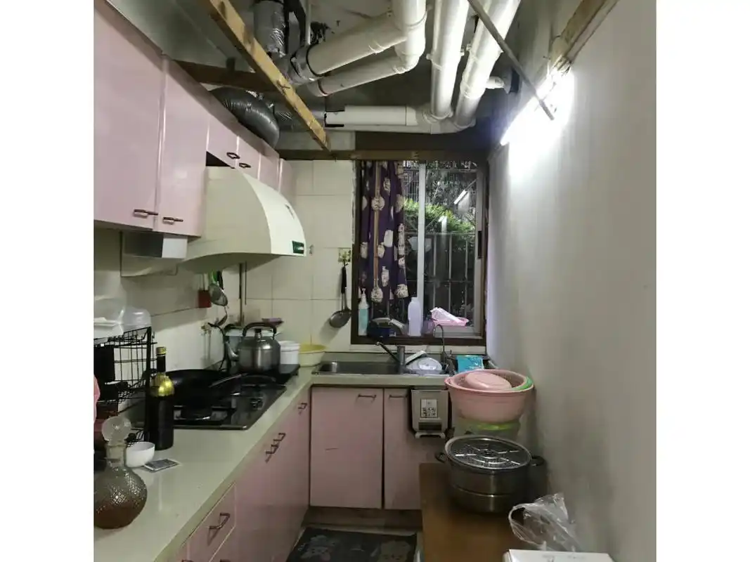 上海12平"走道房"挂牌1天被抢 同一业主乘机上调"门对门"房源80万