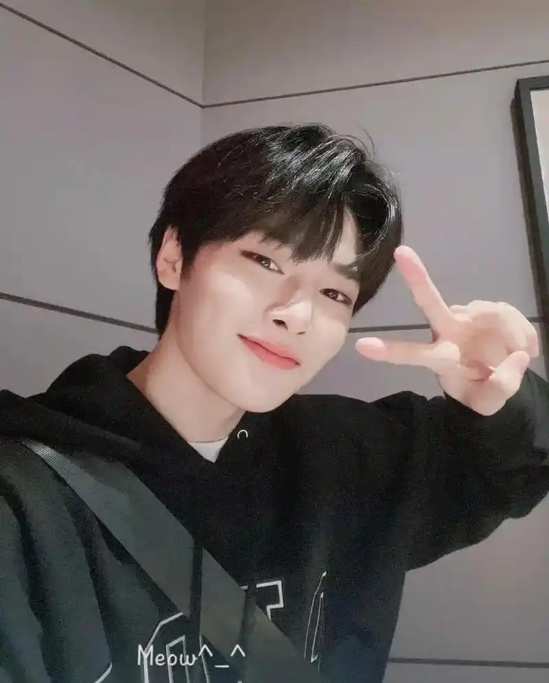 我的年下小狐狸05 #straykids #梁精寅 #s - 抖音