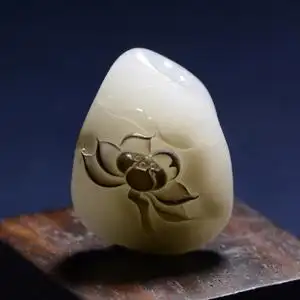 【品玉阁】天然新疆和田玉籽料海派玉雕油润莲花荷花独籽挂件吊坠