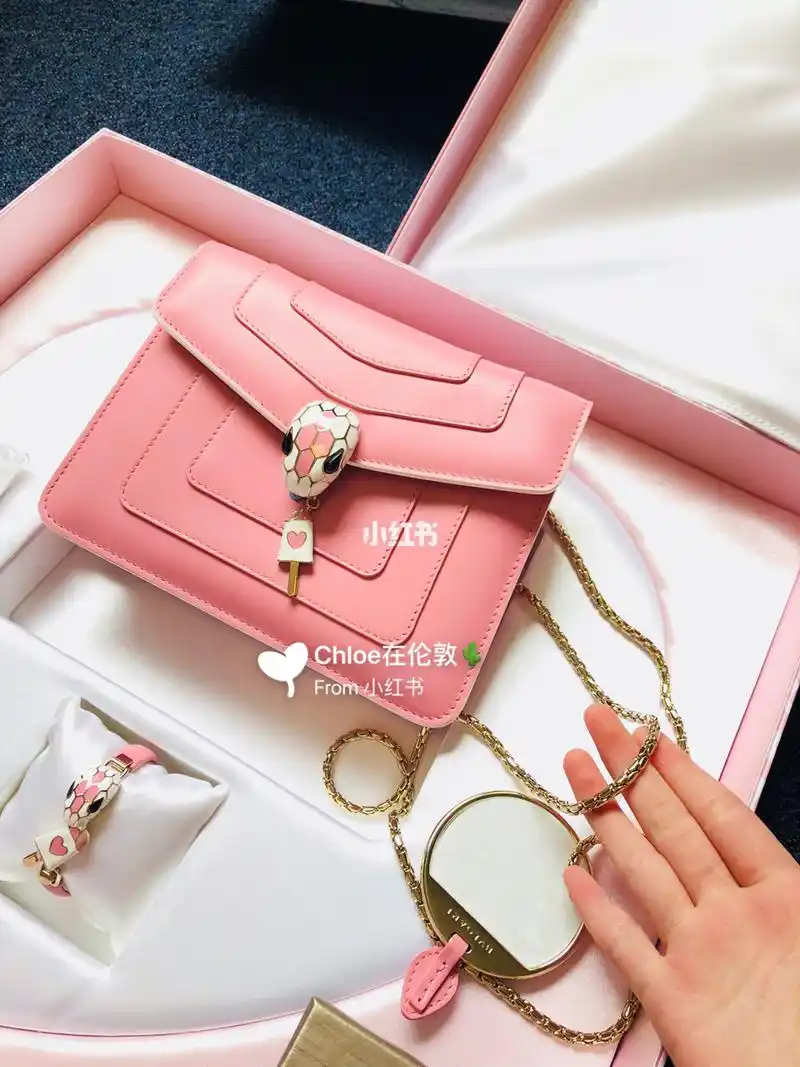 朋友在长沙购入的,真的超级粉嫩的宝格丽七夕礼盒