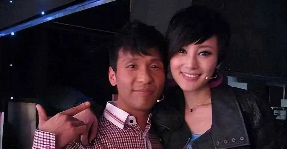 宋小宝:和前妻霍晓红离婚,再婚娶了粉丝王雪,如今成人生赢家_感情_赵