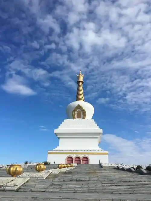 第二天我们来到了海拉尔一塔两寺景区.