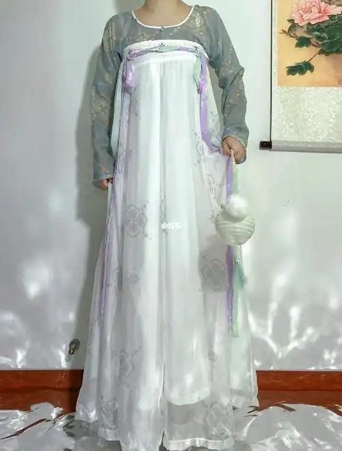 超级白菜02价的坦领齐胸襦裙,只需要49.8根09,颜色多可挑选