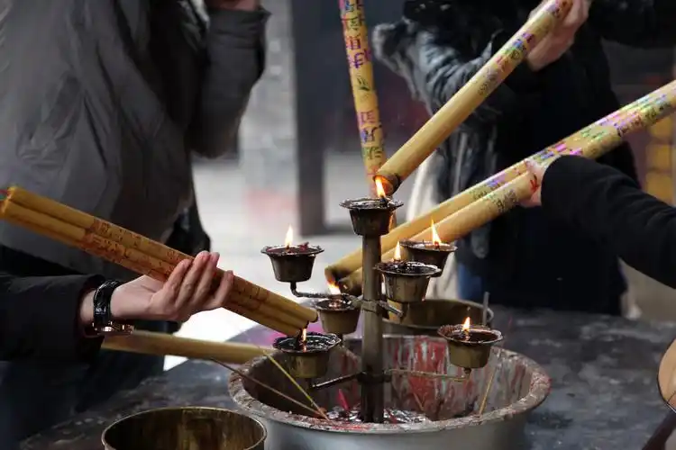 上三根香香灰形状图解成把烧香香灰形状图解