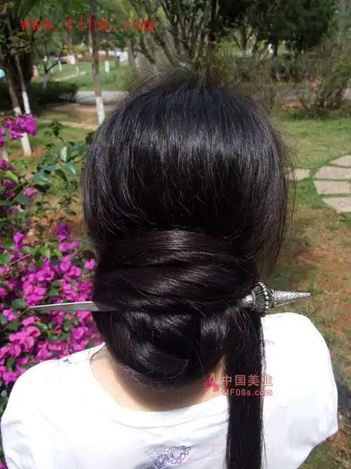 云南普洱长发女文春蓉 发长1.95米