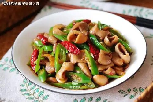 原创清洗猪大肠时,不能只放盐!多加1步,洗得干净卫生,还没腥臭味