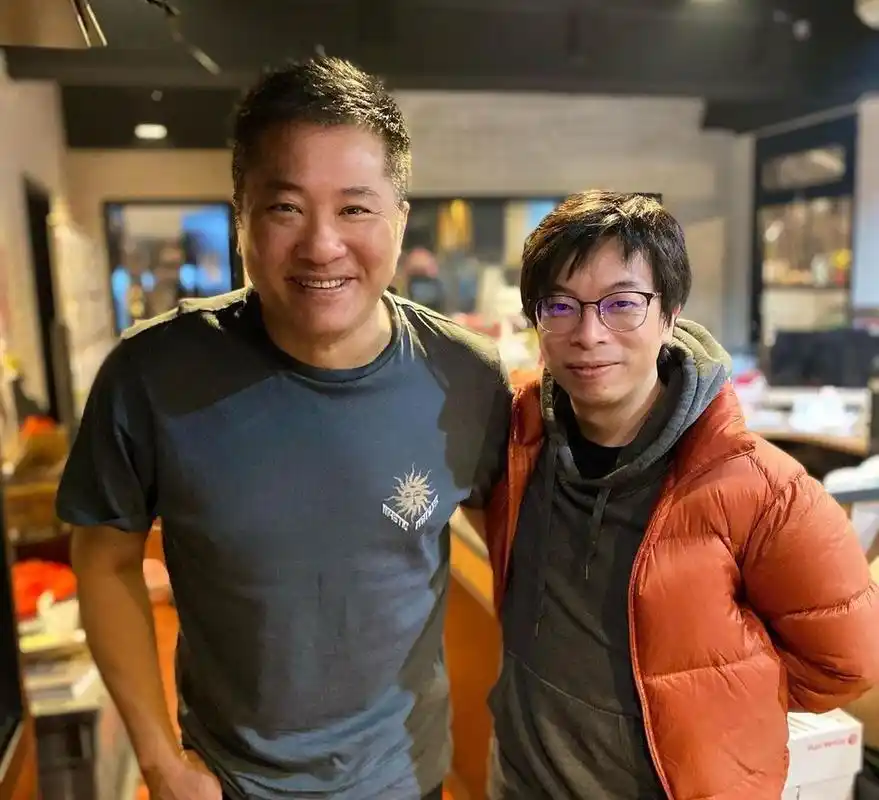 tvb电视剧《大时代》中饰演丁孝蟹的演员邵仲衡近照,他今年已经57岁