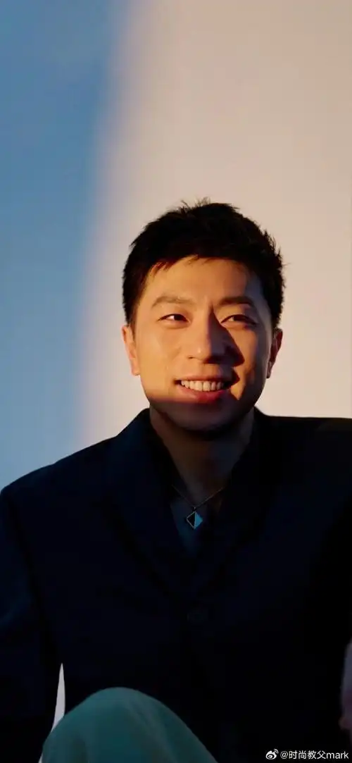 不细看我竟然都没发现马龙竟然那么帅  充满了男人魅力!