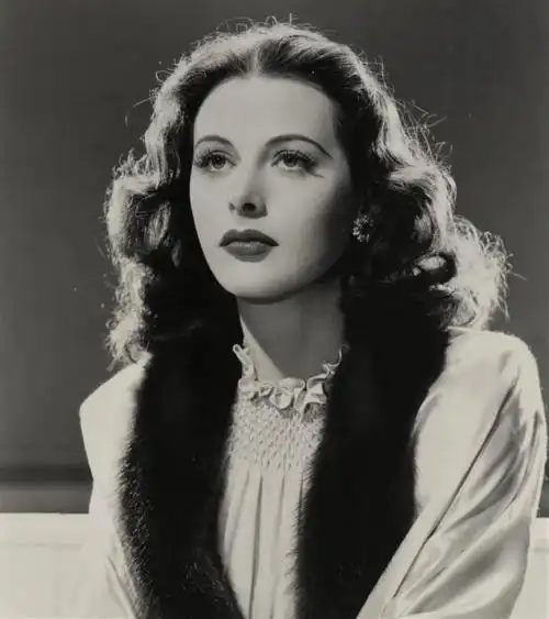 wifi之母:海蒂·拉玛王德民在油田开发的注水和三次采油等方面取得了