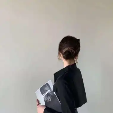 高清好看的优质精致背影女头图片