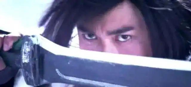 还记得在2007版的《雪山飞狐》电视剧中,主角胡斐武功高强,可大反派