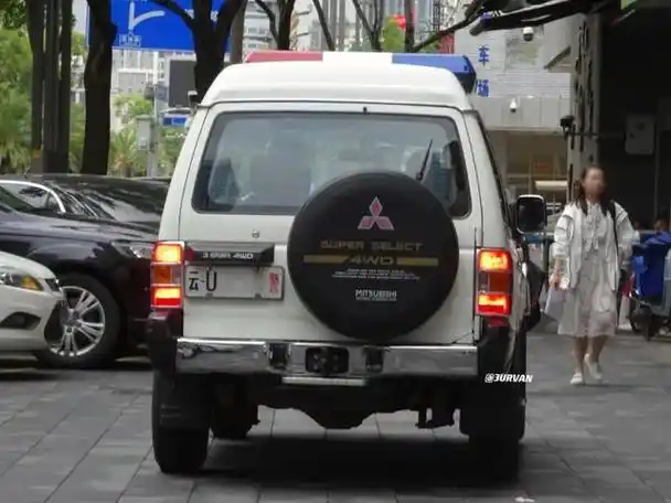 制服控 丨 蓝白色涂装与不常见的车辆——警车合辑(1)