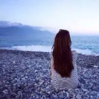 头像背影长发飘飘图片_微信头像图片大全