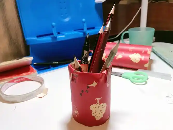 变废为宝—空水瓶变笔筒