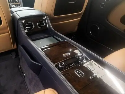 18款宾利慕尚6.8l v8加长欧规版现车评测