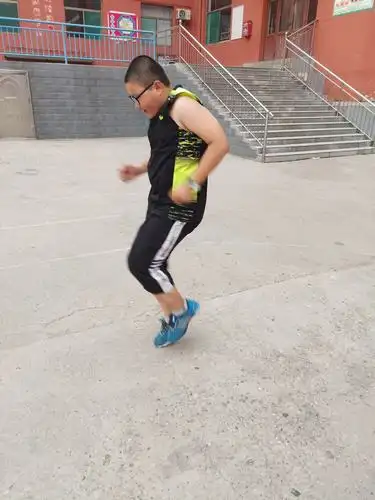 含笑奔跑的少年! (侯嘉骏)