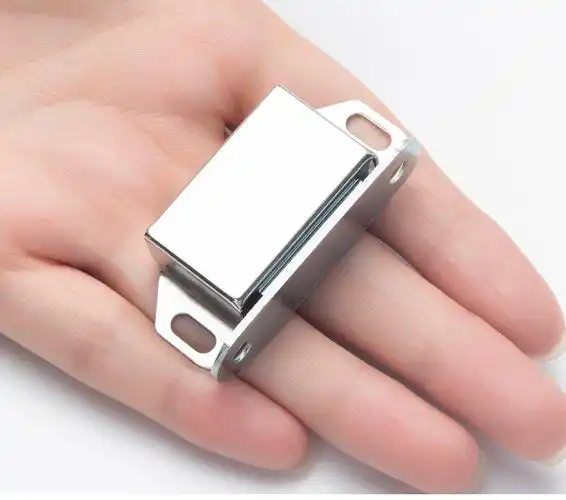 ouio柜门锁扣磁吸式碰珠卡扣不锈钢衣橱柜反弹器门碰配件按压式门夹扣