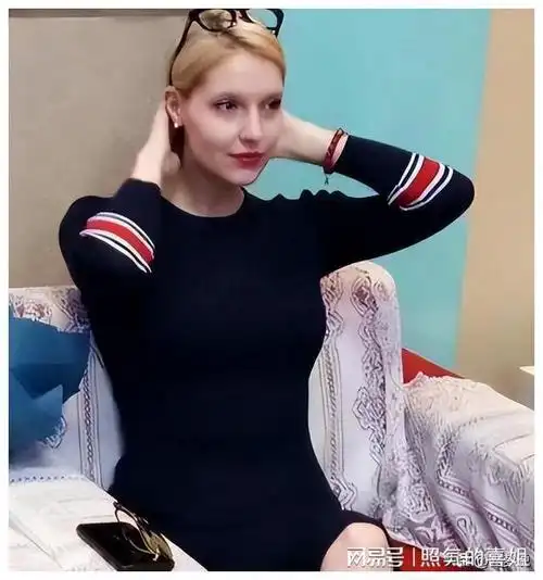 撒贝宁带家人体验汉服,外籍妻子样貌惊艳众人,结婚8年恩爱如初